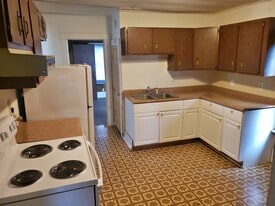 Building Photo - 210 4th St S