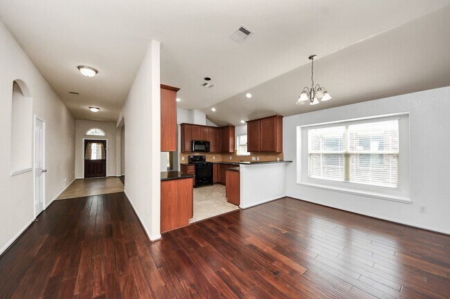 Building Photo - 13918 Goodridge Dr