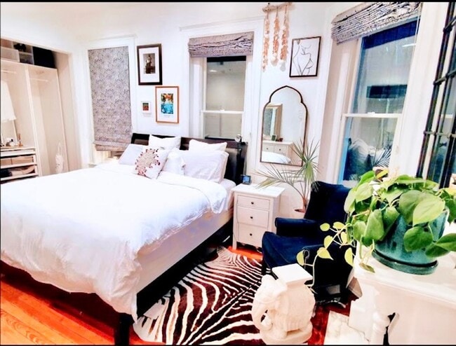 Building Photo - Stunning Condo Dupont Circle!  Pets Welcom...