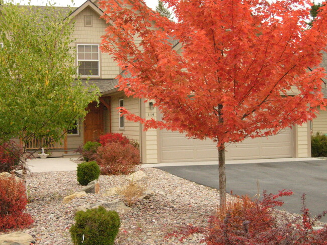 Building Photo - Fabulous Townhome Near Grouse Mountain Lodge