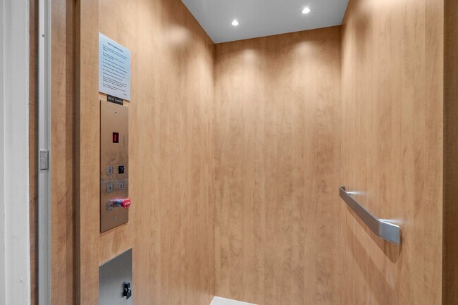 Building Photo - 5603 Sound Dr