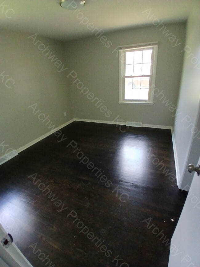 Building Photo - 5103 Long Dr