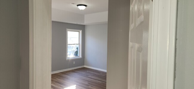 Building Photo - 313 N Water's Edge Dr