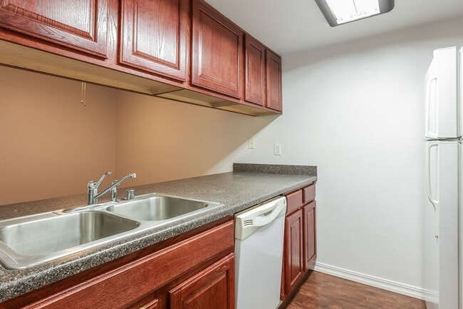 Building Photo - 2 bedroom 1 bath Condo for Rent in Everett WA