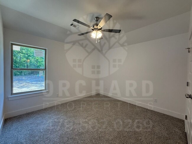 Building Photo - Single-Family Home- 2 Bed/ 2 Bath w/ Hobby...