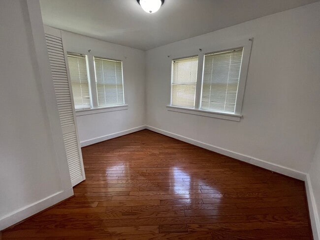 Building Photo - 102-104 Morley Pkwy