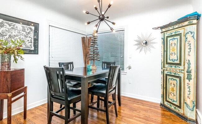 Building Photo - 3 bedroom in Seattle WA 98116