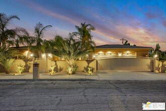 Building Photo - 2280 E Desert Park Ave