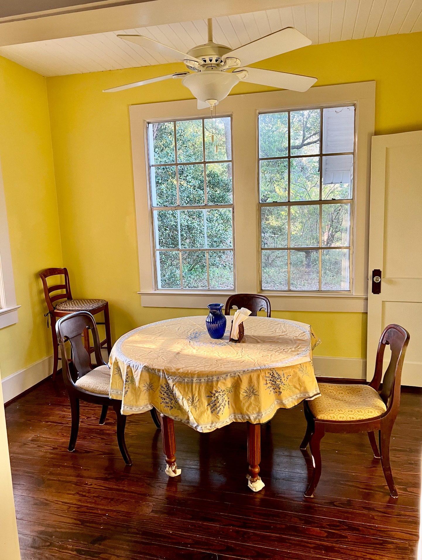 Breakfast Nook - 211 W Mallory St