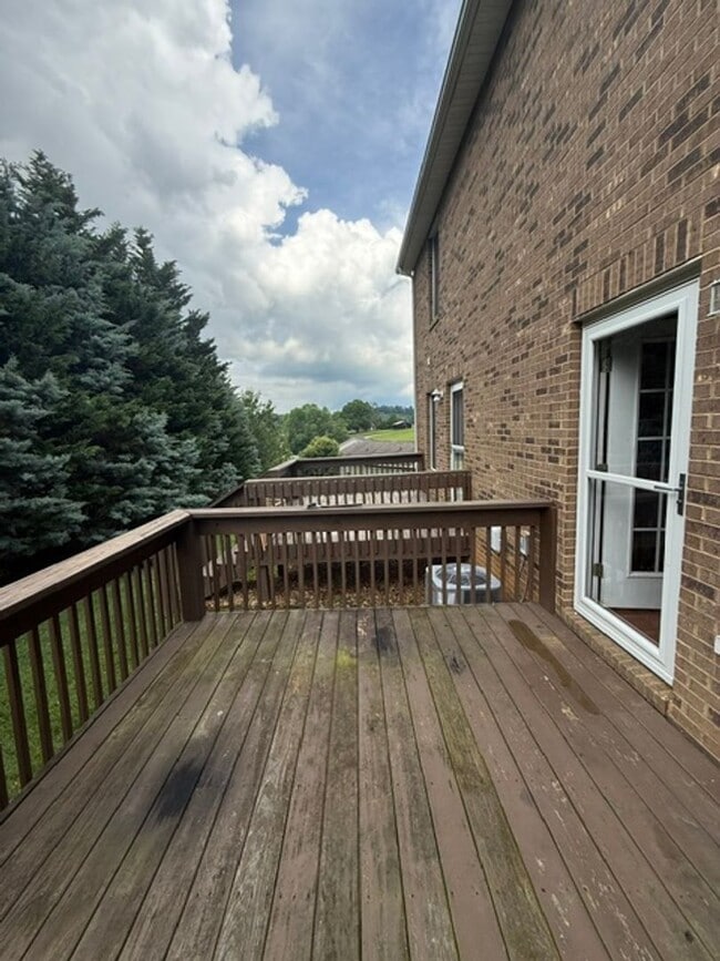 Building Photo - Worry free living, brick condo in Jonesborough!