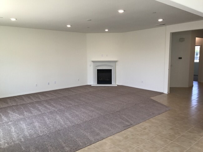 Building Photo - 5 bed home in RiverBend community, Eastval...