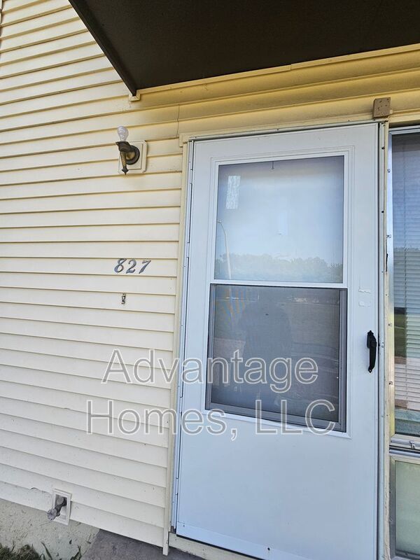 Building Photo - 827 N 70th Terrace