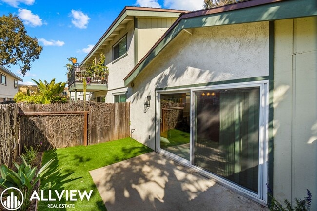 Building Photo - Large 1 Bed/1 Bath Available in Huntington...
