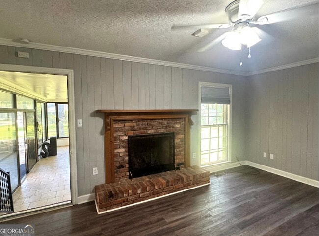Building Photo - 427 Meadowlark Dr