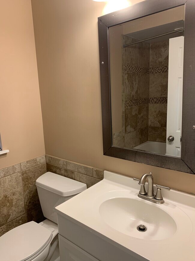 Building Photo - 2142 Collinway St