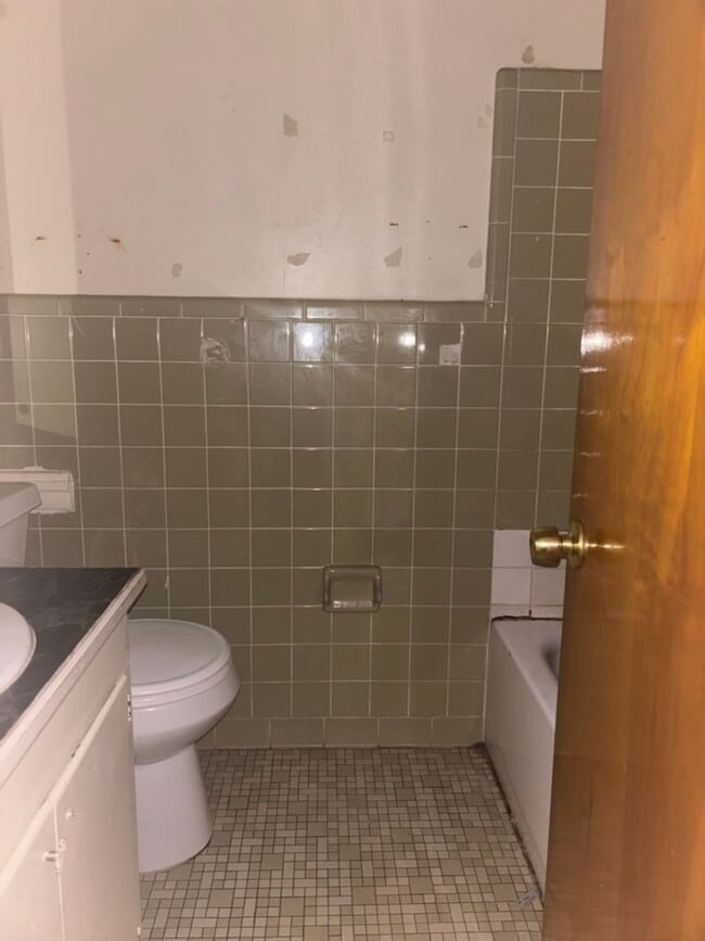 Building Photo - 5866 Kinder Dr