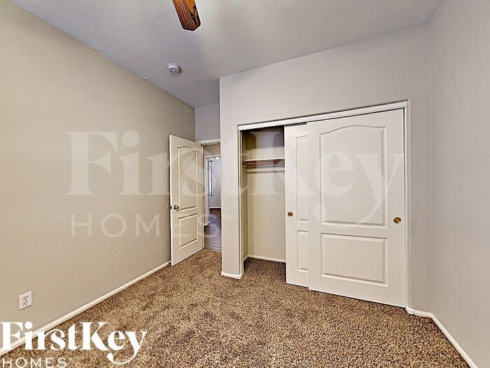 Building Photo - 8626 W Aster Dr