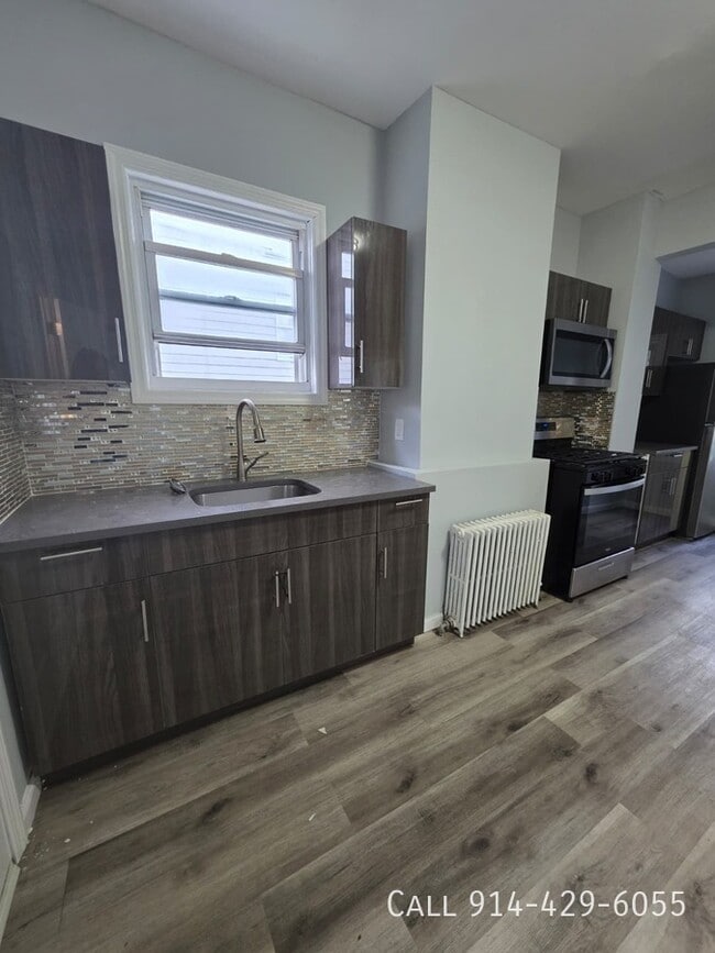 Building Photo - 157 Voss Ave