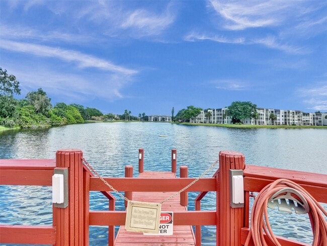 Building Photo - 9451 Live Oak Pl