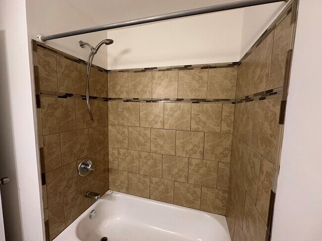 Building Photo - Rancher with Large Back Yard!