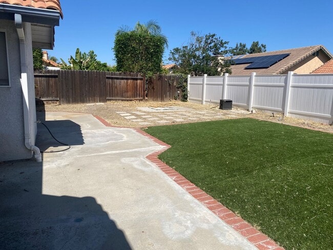 Building Photo - Single Family One-Story Home Available!!!