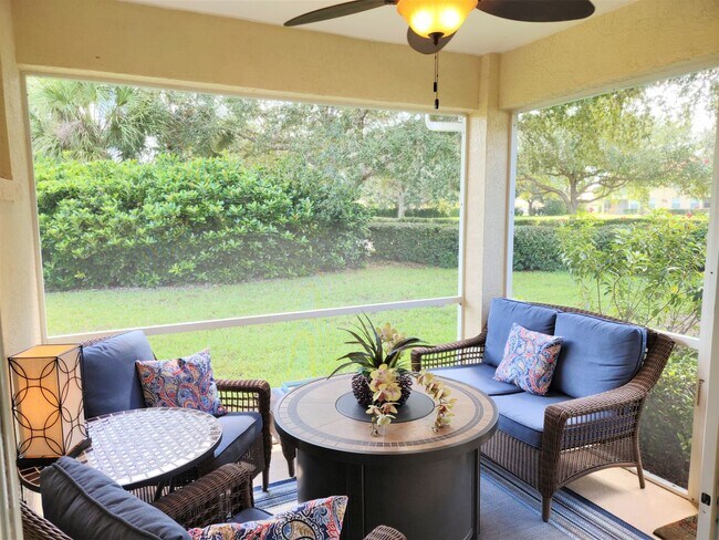 Building Photo - Seasonal Short-Term Villa located in the Auburn Cove Community with Community Pool!