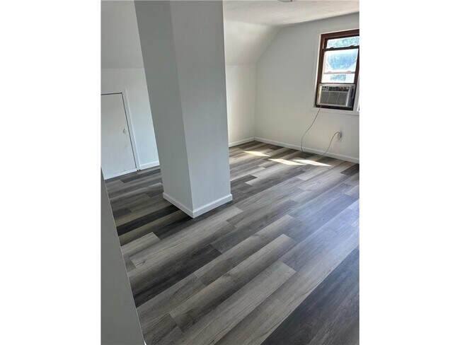 Building Photo - 919 3rd St E