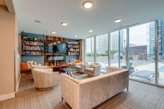 Building Photo - 301 Demonbreun St