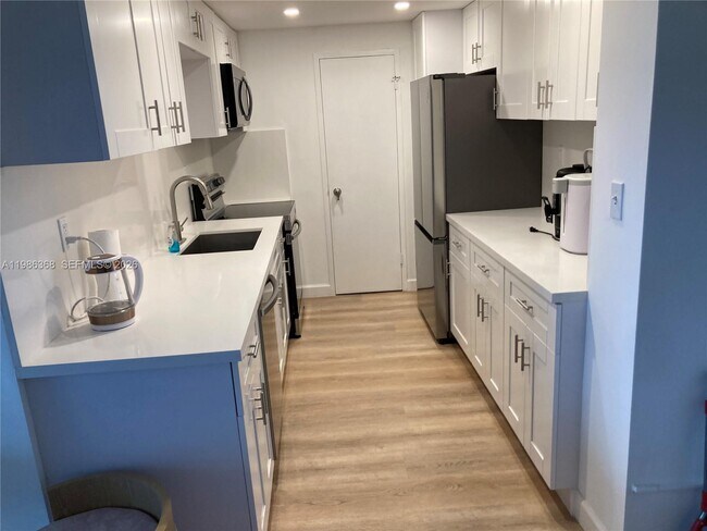 Building Photo - 5401 Collins Ave