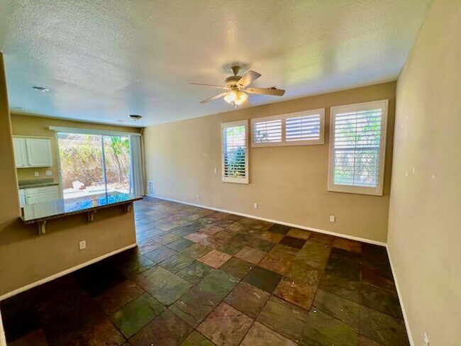 Building Photo - Sunridge Stunner! 4 Bedrooms!
