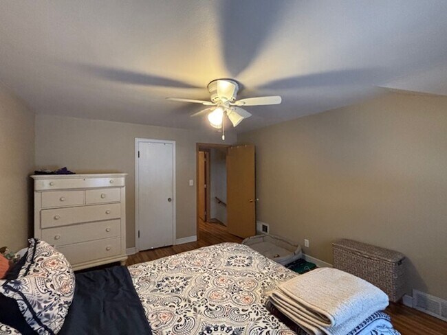 Building Photo - 1521-1525 Oxford St North