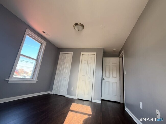 Building Photo - 26 Clarence St