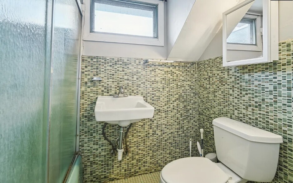 Building Photo - 102 2nd St