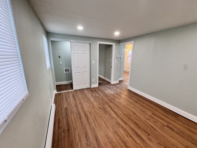 Building Photo - 800 S Westland Dr