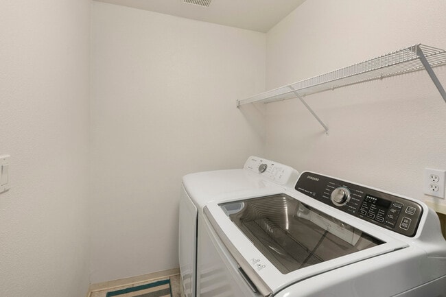 Building Photo - 23321 Cedar Way