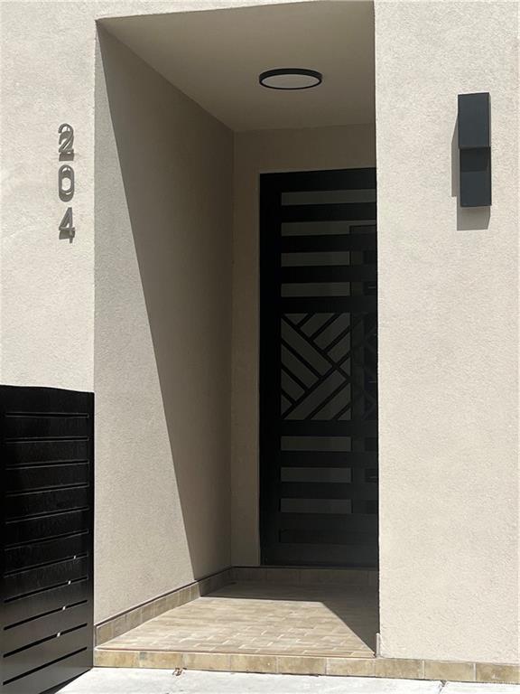 Building Photo - 204 Canary Ave
