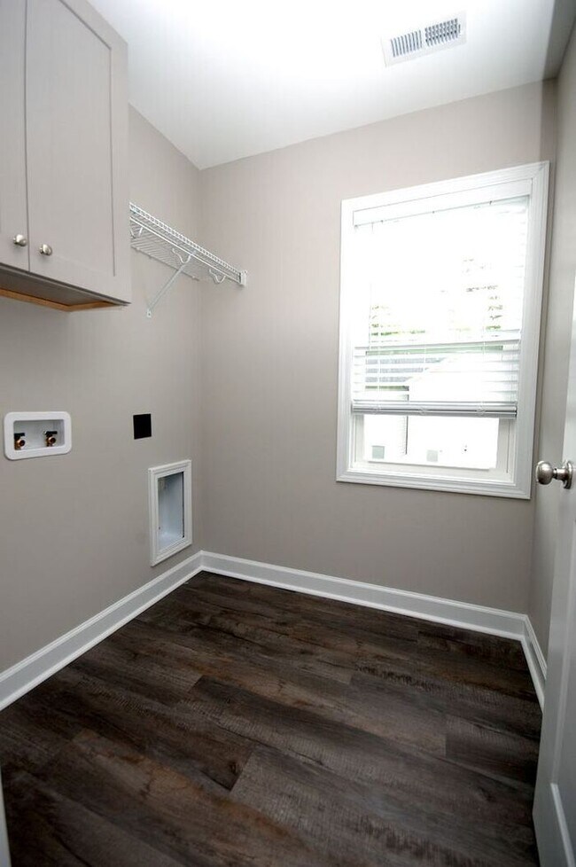 Building Photo - 510 W First St Princeton, NC 27569