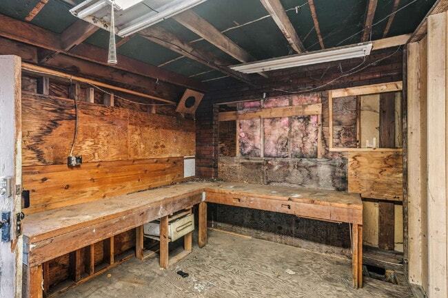 Building Photo - 248 Walker Ave