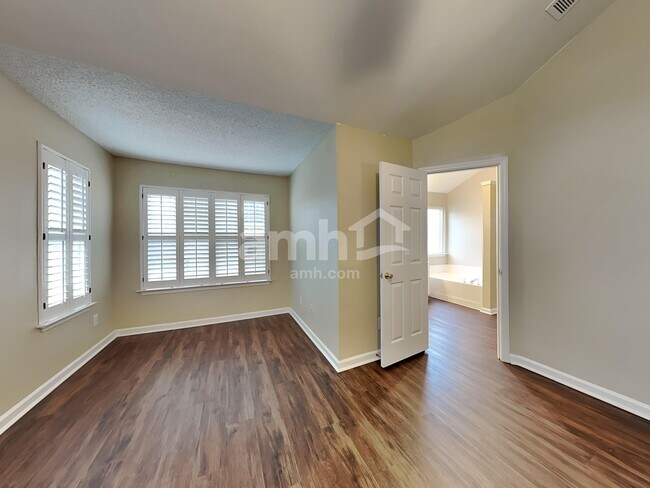 Building Photo - 200 Crossview Dr