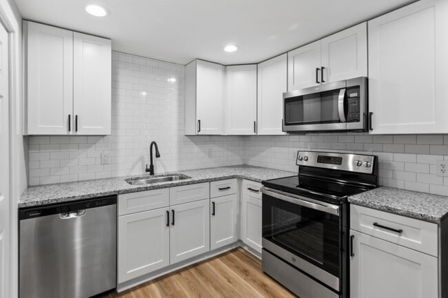 Building Photo - 2402 E 3rd St