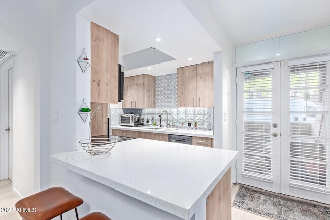 Building Photo - 1449 E Highland Ave