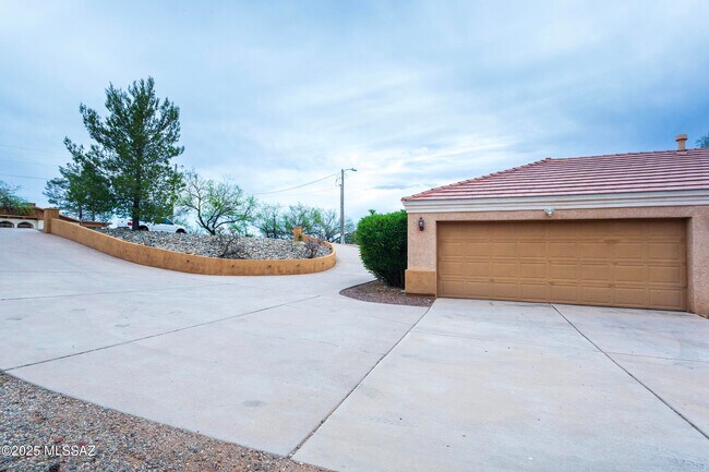 Building Photo - 414 Bury Ct
