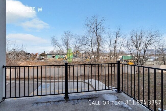 Building Photo - 1666 S 225 E