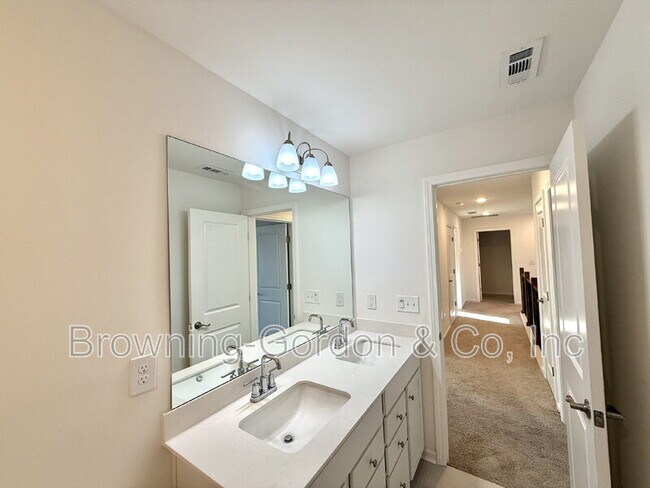 Building Photo - 106 Glacier Wy