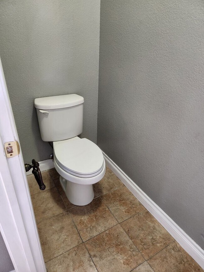 Building Photo - North Las Vegas Upgraded 4 Bedroom!