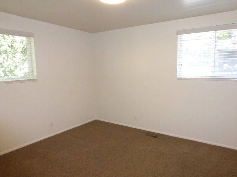 Building Photo - 475 N St E