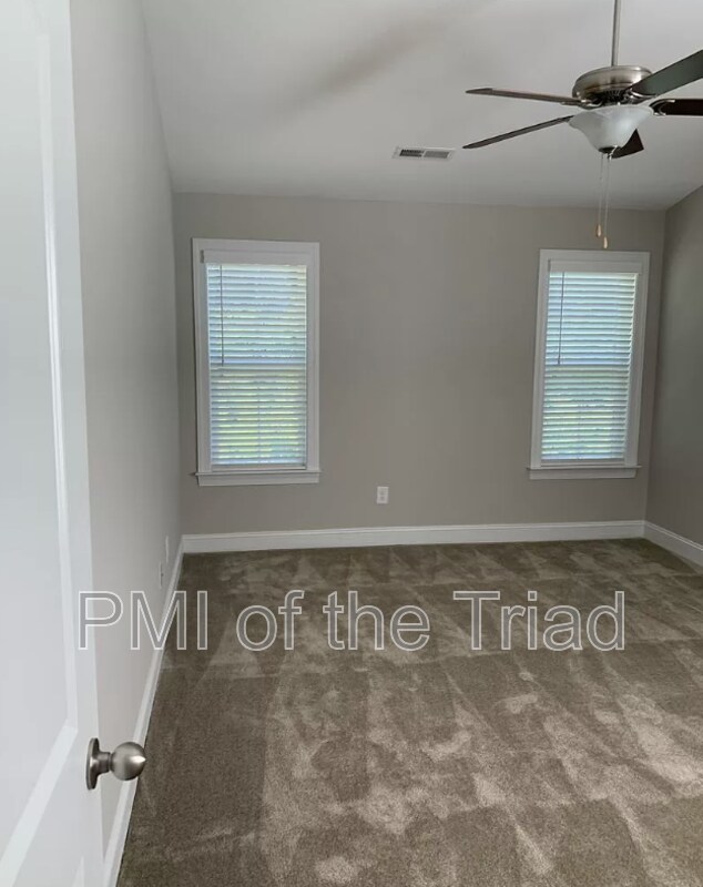 Building Photo - 868 Silver Leaf Dr