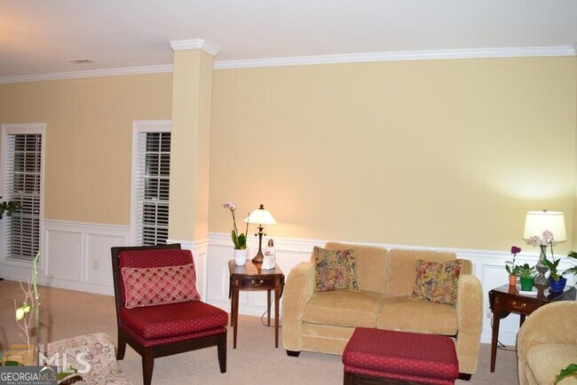 Building Photo - 45 Greenview Dr