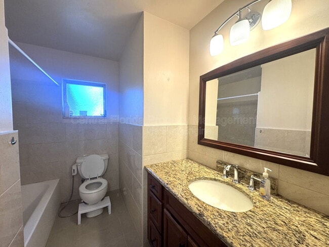 Building Photo - 612 Martin Ave