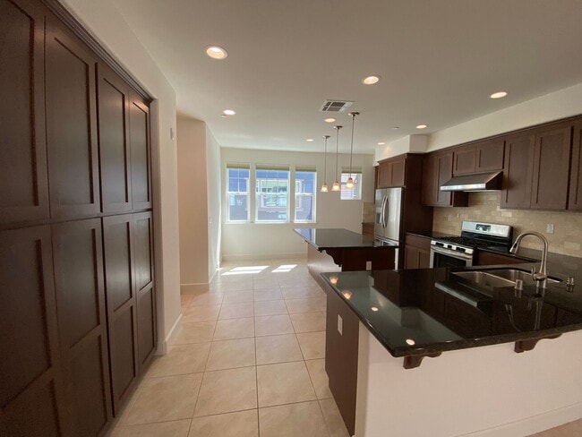 Building Photo - SUNNYVALE - executive townhome with amazin...